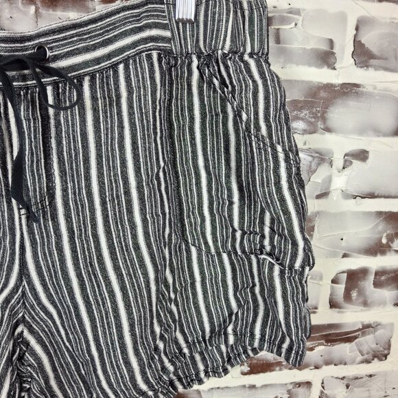 Lane Bryant Size 20 Black White Striped Shorts Linen Blend - Picture 4 of 5